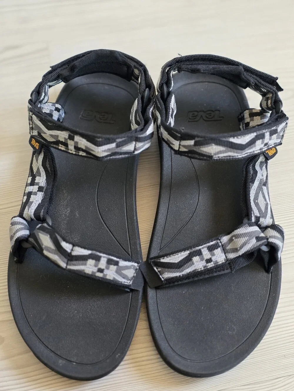 Teva Hurracane Sandals For Man (Size 7) Or Women (Size 9)